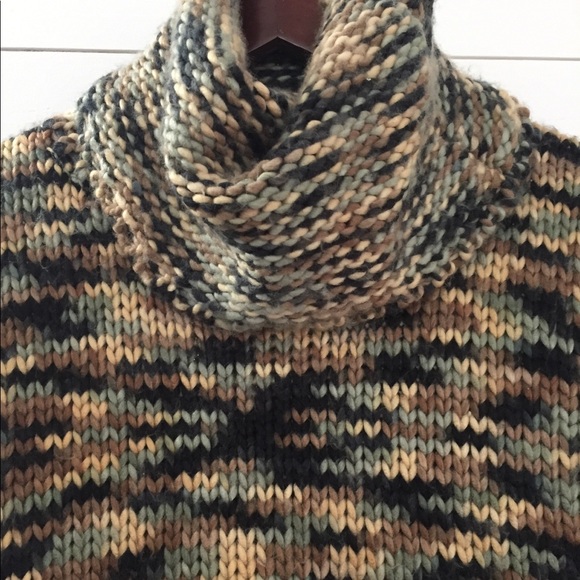🛑 SOLD! CHUNKY CAMO Knit Crop Turtleneck Sweater - Picture 2 of 8